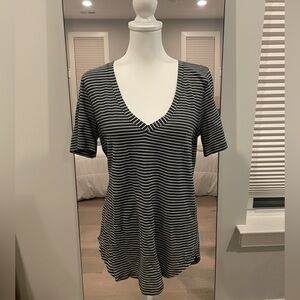 Lululemon Love V-Neck T-Shirt 🖤 Modern Stripe Heather Black and White